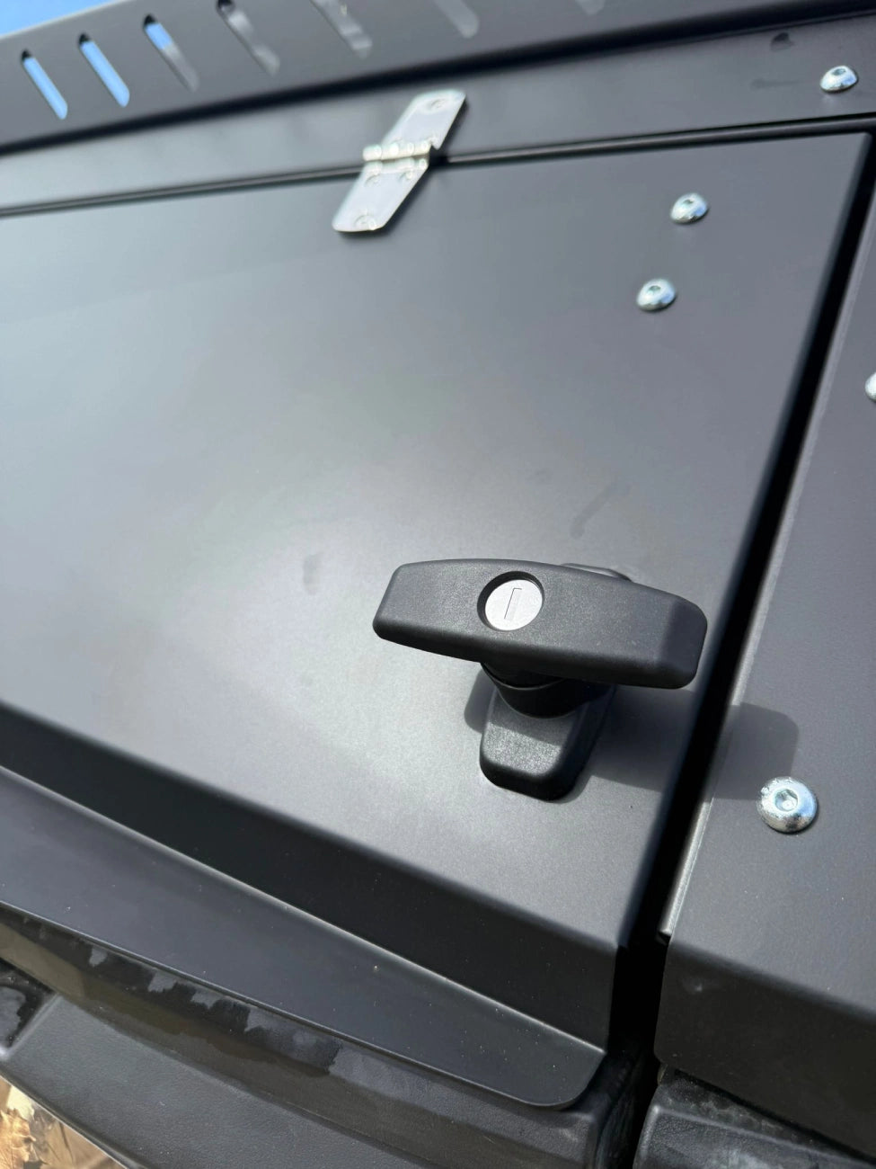 THE TOPPER BED CAP — TACTICAL UTV CARGO LID