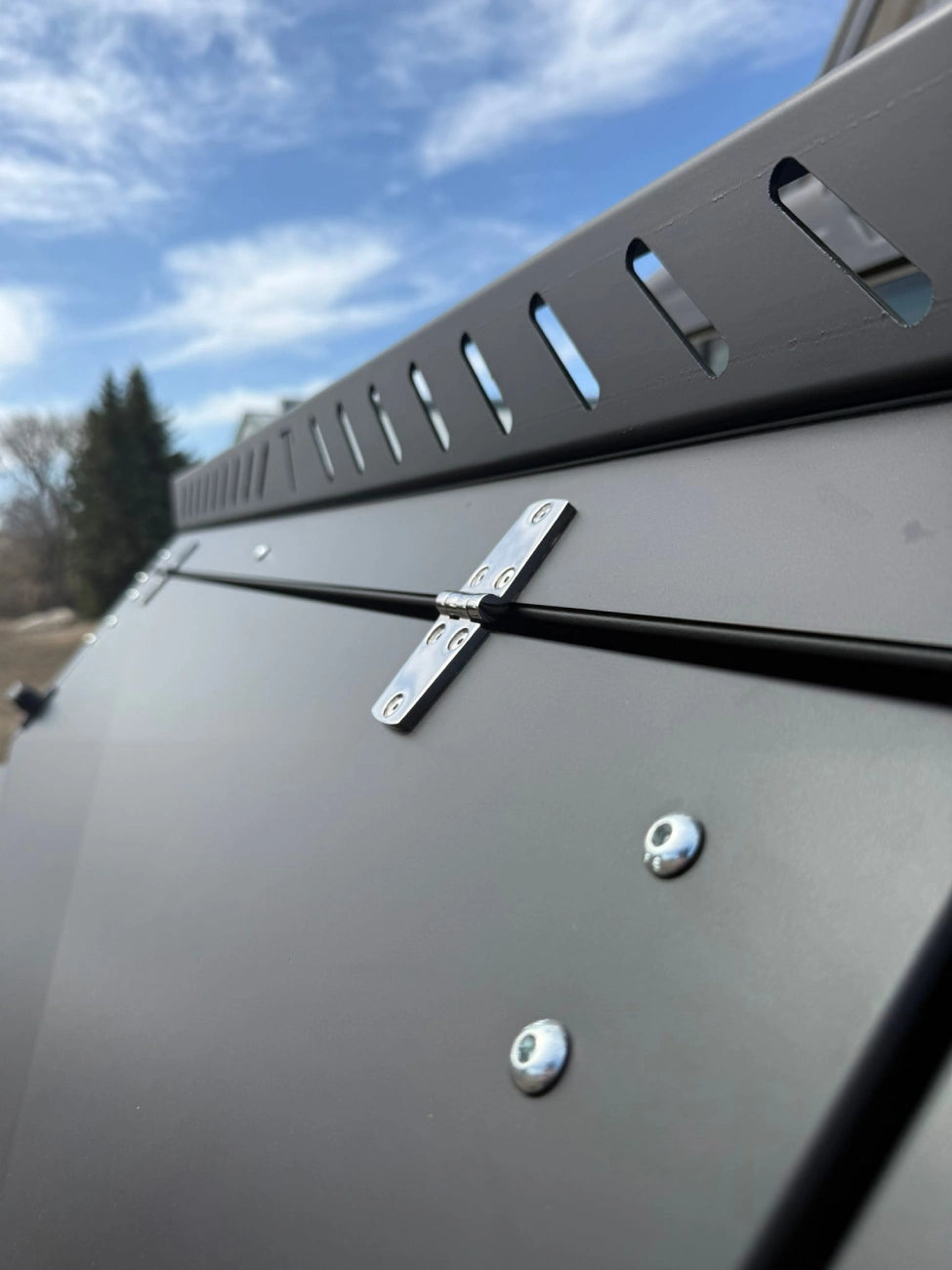 THE TOPPER BED CAP — TACTICAL UTV CARGO LID